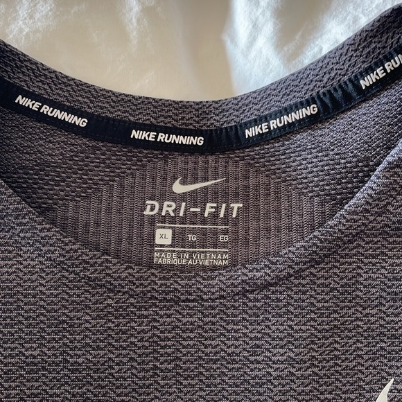 Men’s Nike dri-fit running top - Picture 2 of 4